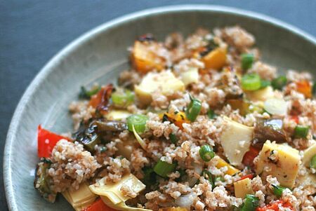 Ayurveda Sommerrezept: Leichter Bulgur-Salat mit Grillgemüse