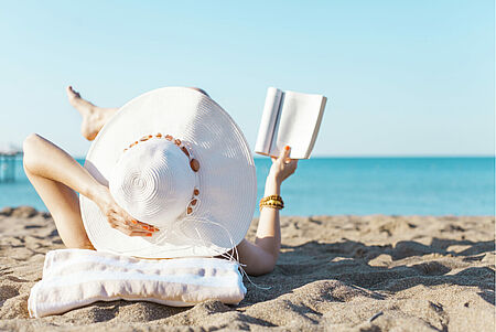 7 spirituelle Romane für den Sommerurlaub