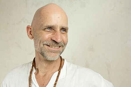 Marcus Bauer - Queer Yoga