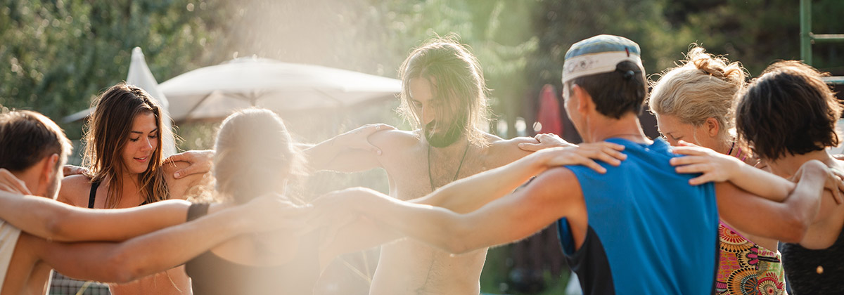 Teilnehmer*innen bei Yoga-Festival