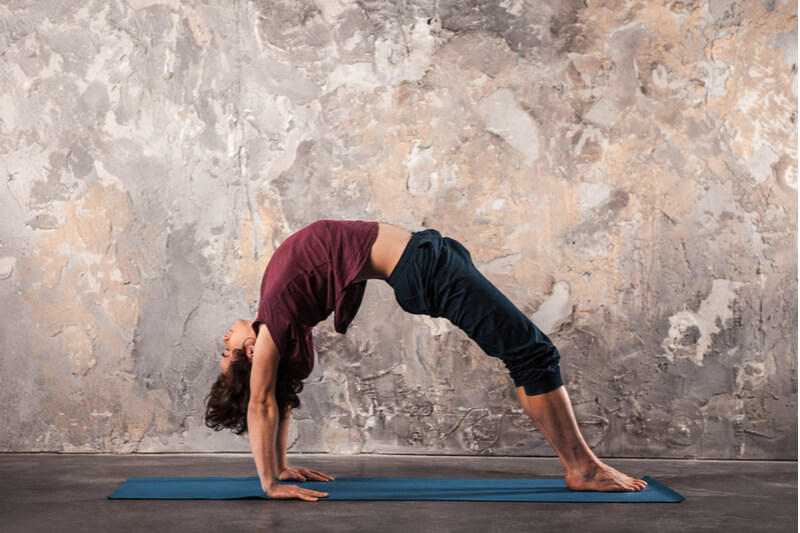 Yoga Übung: Rad zum Herz öffnen