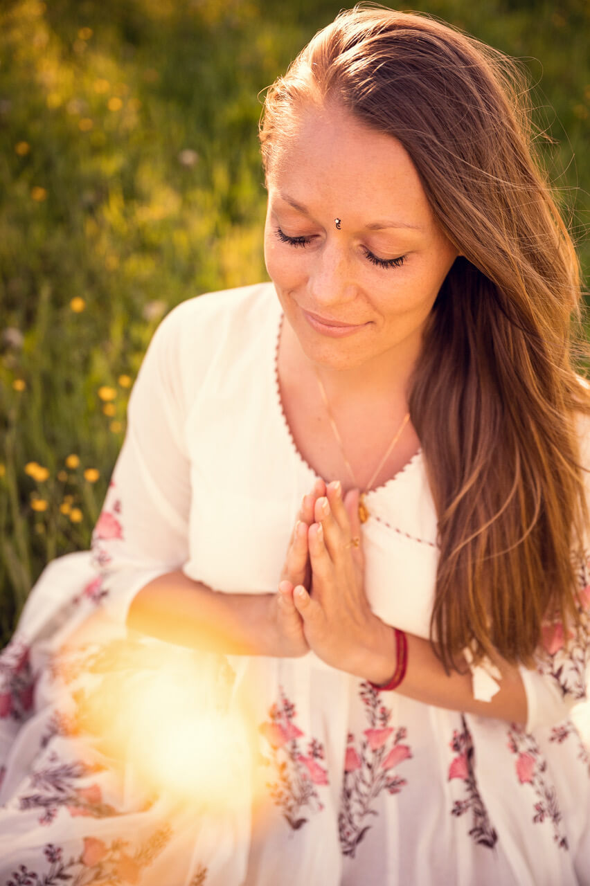 Yoga hilft dabei, sich selbst zu spüren und mehr Lebensfreude zu entwickeln.