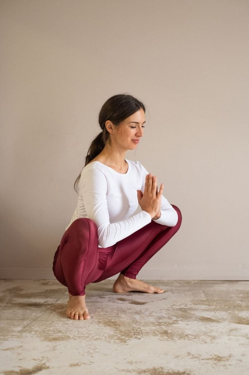 Malasana (Krähe im Kundalini)