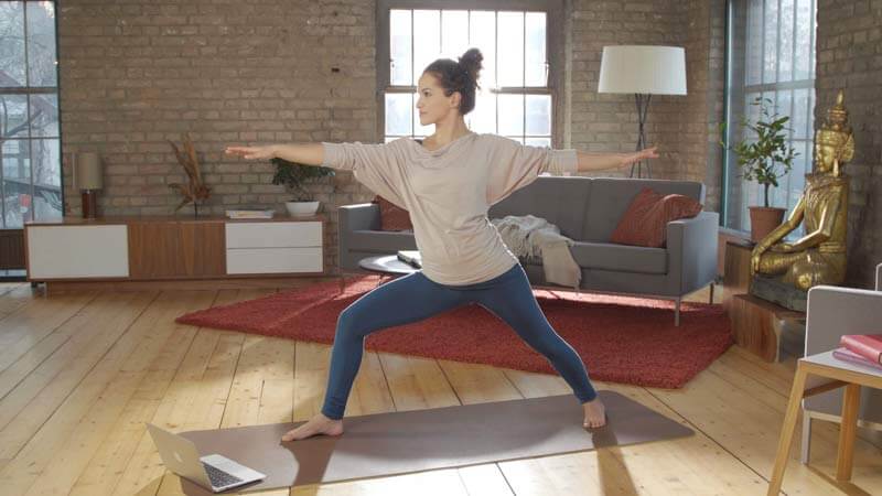 Yoga-Übung der Krieger_Virabhadrasana Yoga für Anfänger